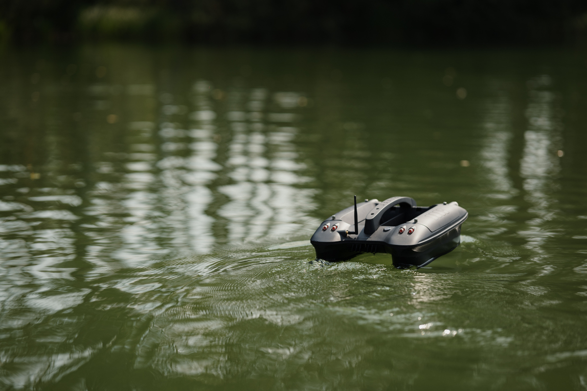 Deeper Quest Bait Boat (Fish Finder + GPS + Autopilot)